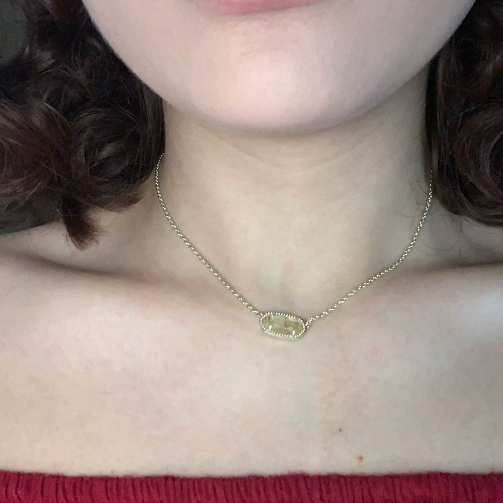 Kendra Scott necklace